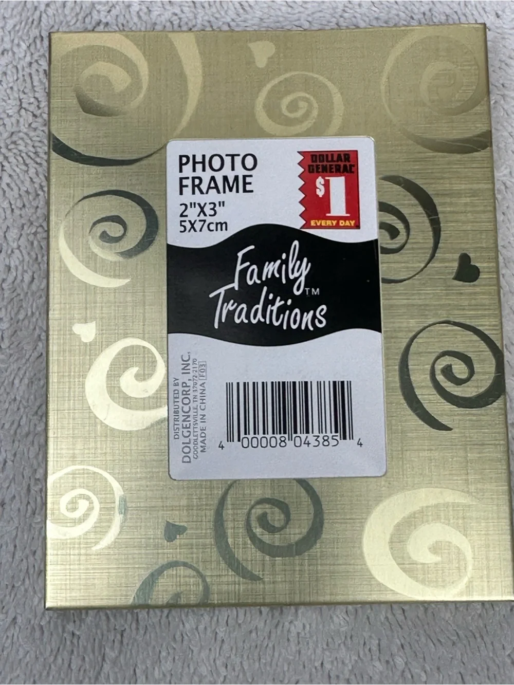 Family Traditions gold swirl
